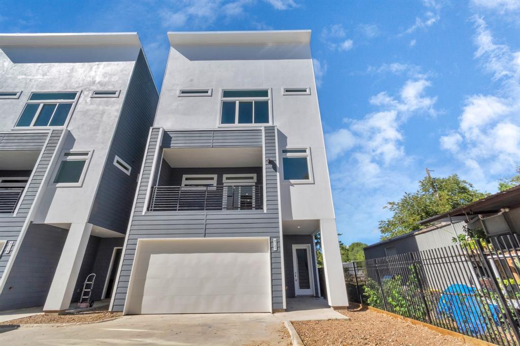 4722 Independence Hts Ln in Houston, TX - Building Photo