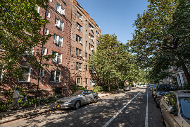 Allendale Apartments in Jackson Heights, NY - Building Photo - Building Photo