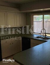 418 Thistle Dr in Garland, TX - Foto de edificio - Building Photo