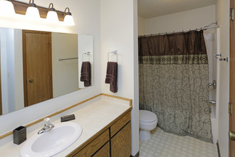 Maplewood Bend Apartment Community in Fargo, ND - Building Photo - Interior Photo