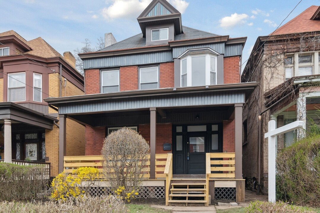 5715 Wellesley Ave in Pittsburgh, PA - Building Photo
