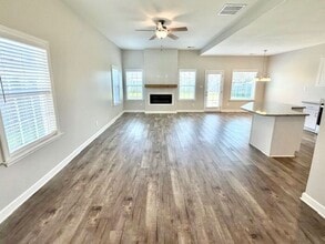 5560 Lakeside Cir W in Walls, MS - Foto de edificio - Building Photo