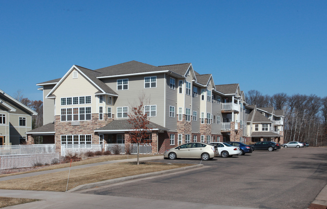 The Village at White Pine in Menomonie, WI - Foto de edificio