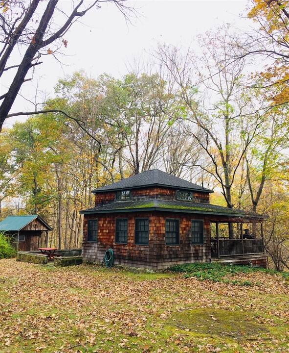 186 Taylor Rd in Cornwall, NY - Building Photo