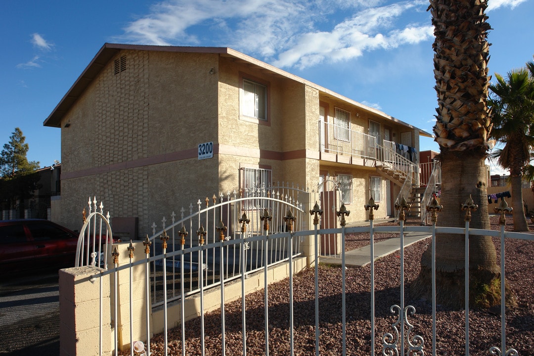 Arroyo Apartments in North Las Vegas, NV - Foto de edificio