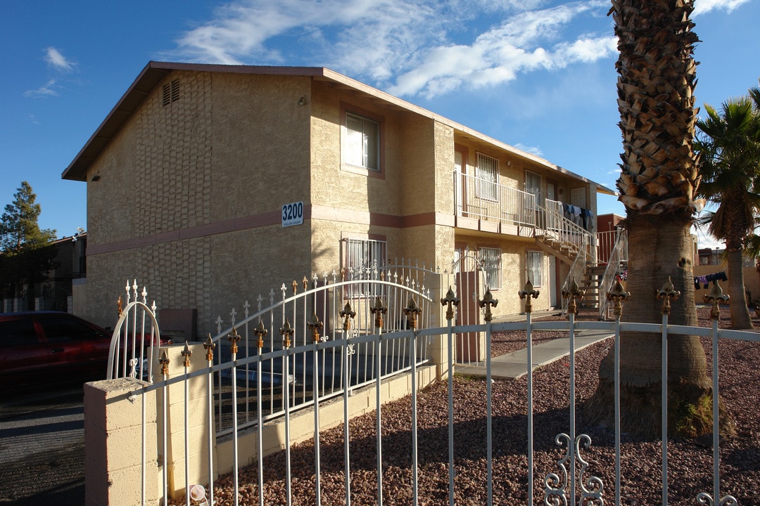 Arroyo Apartments in North Las Vegas, NV - Building Photo