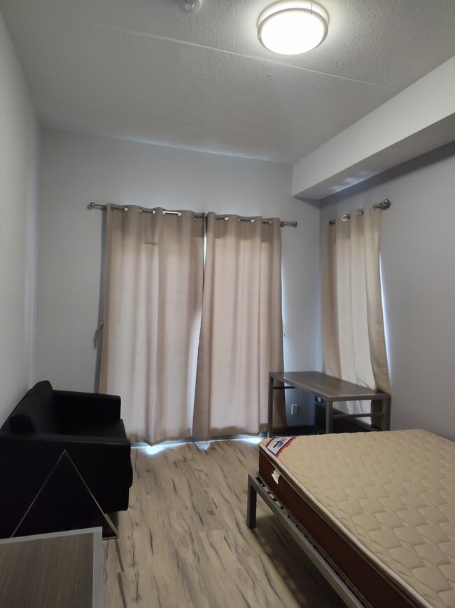 77-177 Leland St in Hamilton, ON - Building Photo - Building Photo