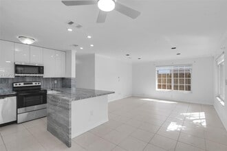 6863 SW 21st St in Miramar, FL - Building Photo - Building Photo