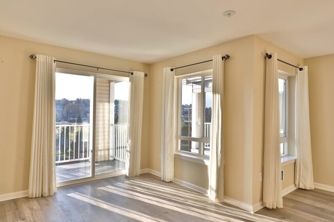 2530 15th Ave W, Unit 508 in Seattle, WA - Building Photo - Building Photo