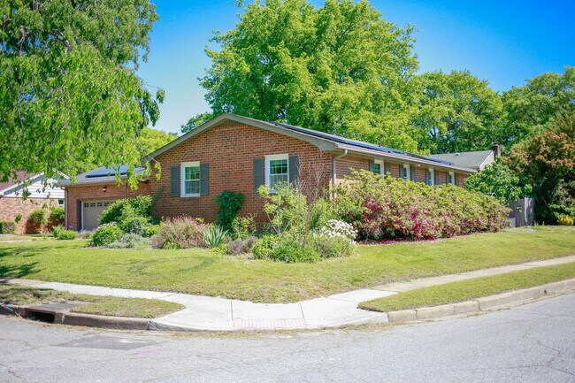 6800 Woodridge Dr in Norfolk, VA - Building Photo - Building Photo