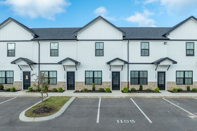 Garnet Village in Clarksville, TN - Foto de edificio - Building Photo