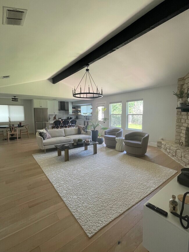 5201 Summerset Trail in Austin, TX - Foto de edificio - Building Photo