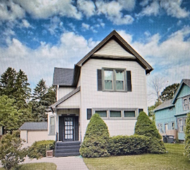 property at 1724 N 7th St
