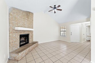 400 Yucca Dr in Round Rock, TX - Building Photo - Building Photo