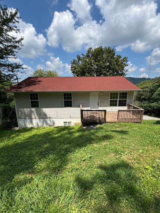 1545 Massachusetts Ave in Knoxville, TN - Building Photo
