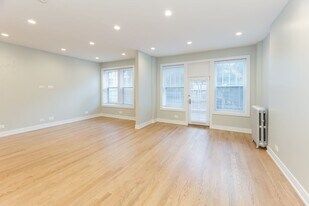 429 W Surf St, Unit 1A in Chicago, IL - Building Photo
