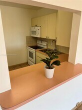 1075 W 68th St in Hialeah, FL - Building Photo - Building Photo