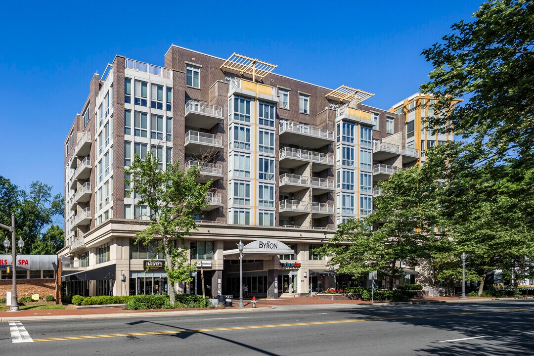 The Byron in Falls Church, VA - Foto de edificio