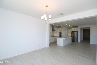 8725 W Medlock Dr in Glendale, AZ - Building Photo - Building Photo