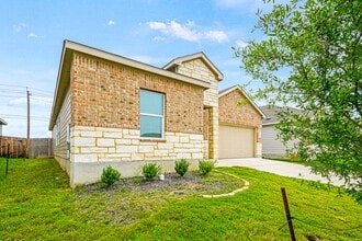 201 Cordova Xing in Seguin, TX - Building Photo - Building Photo