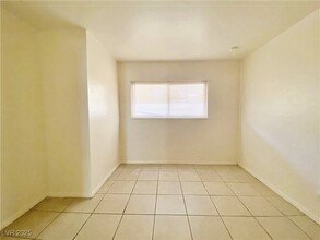 1908 Rexford Dr, Unit 2 in Las Vegas, NV - Building Photo - Building Photo