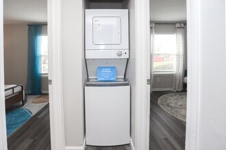 Meridian Court in Indianapolis, IN - Building Photo - Interior Photo