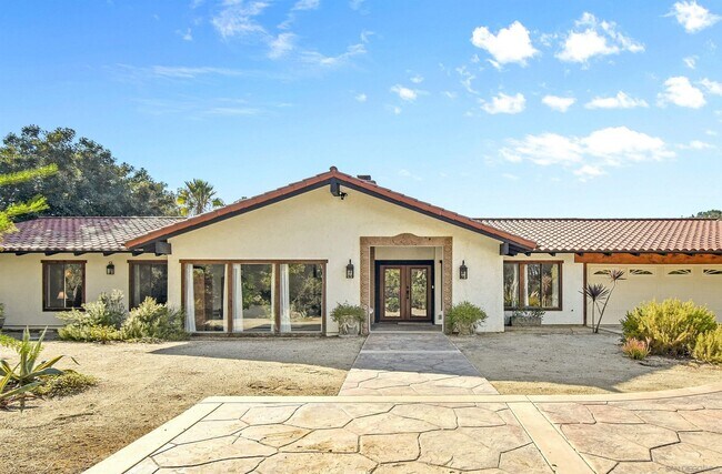 4611 Vista De La Tierra in Del Mar, CA - Building Photo - Building Photo