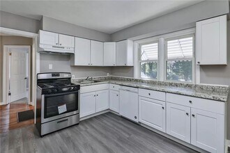 1465 W Duchesne Dr in Florissant, MO - Building Photo - Building Photo