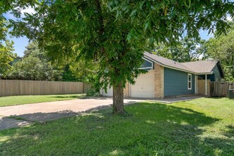 6004 Emerald Forest Dr in Austin, TX - Building Photo - Building Photo