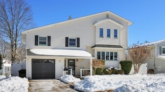 70 Connor Ave in Metuchen, NJ - Building Photo