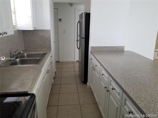 399 NW 72nd Ave-Unit -305 in Miami, FL - Building Photo - Building Photo