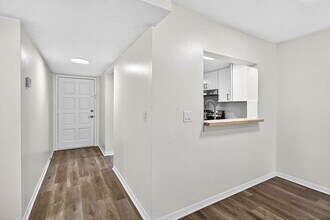 6308 Newtown Cir in Tampa, FL - Building Photo - Building Photo