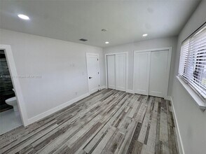 8360 SW 46th St in Miami, FL - Building Photo - Building Photo