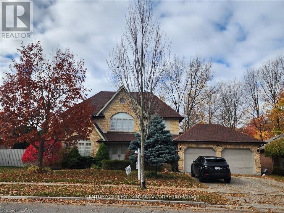 223 Ambleside Dr in London, ON - Building Photo