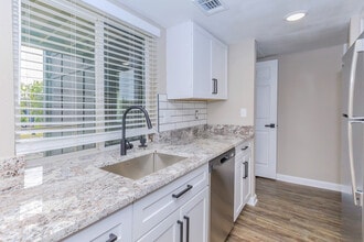 The Local on Severn in Metairie, LA - Building Photo - Building Photo