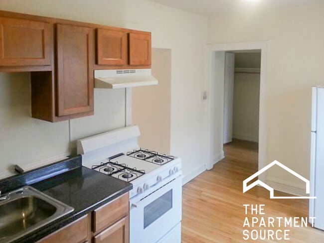 property at 5941 N Paulina St