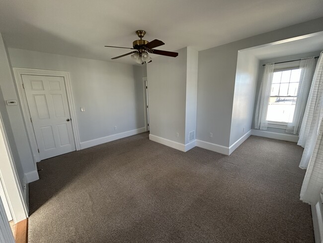 308 Locust St, Unit 3 in Fall River, MA - Building Photo - Building Photo