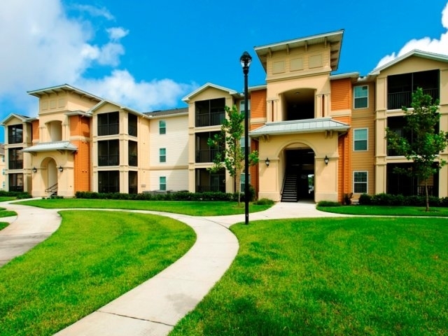 Fountains at San Remo Court in Kissimmee, FL - Foto de edificio - Building Photo