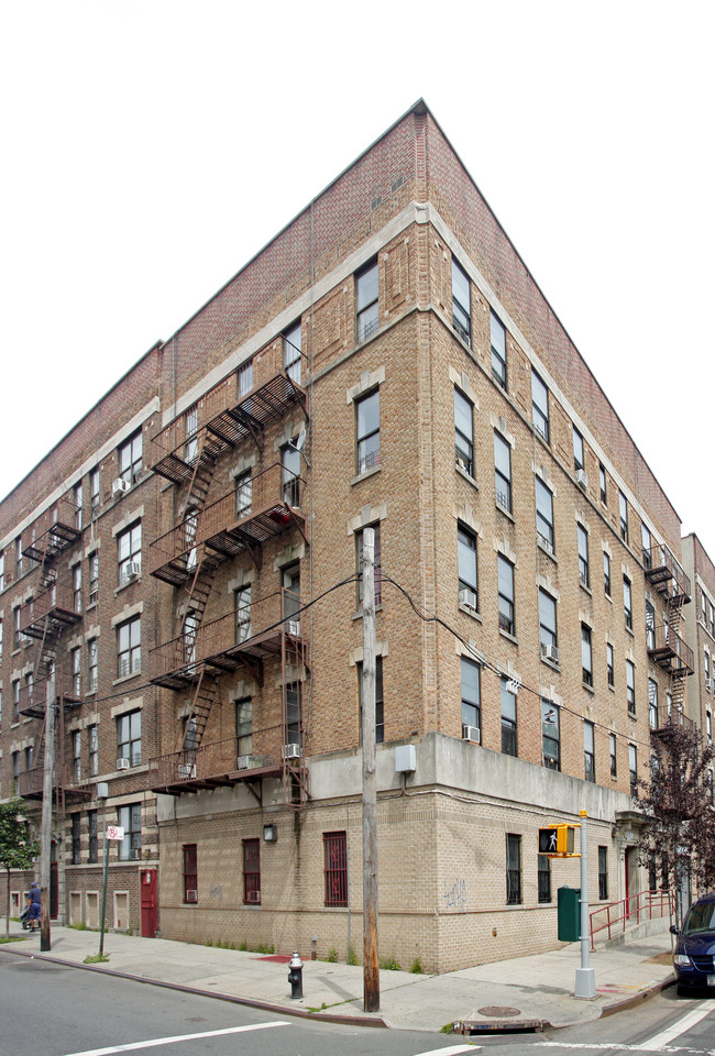 1661 Southern Blvd in Bronx, NY - Building Photo - Building Photo