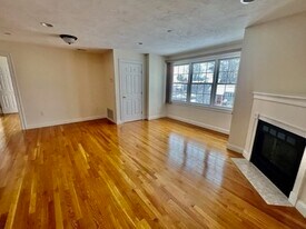 93 W Emerson St in Melrose, MA - Building Photo
