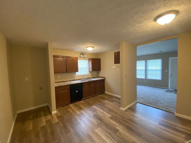 6614 Burlwood Dr in Louisville, KY - Building Photo - Building Photo
