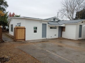 7075 N Weber Ave, Unit Mainhouse in Fresno, CA - Building Photo - Building Photo