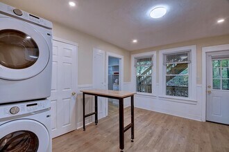 33 Crystal St-Unit -2 in Southbridge, MA - Building Photo - Building Photo