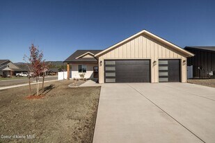 9141 W Cultivator Ave in Rathdrum, ID - Building Photo