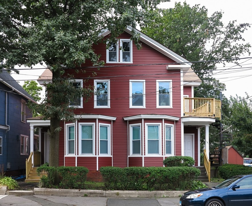 129 Rennell St in Bridgeport, CT - Building Photo