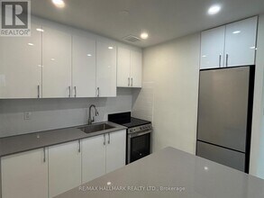 3151 Jaguar Valley Dr in Mississauga, ON - Building Photo - Building Photo