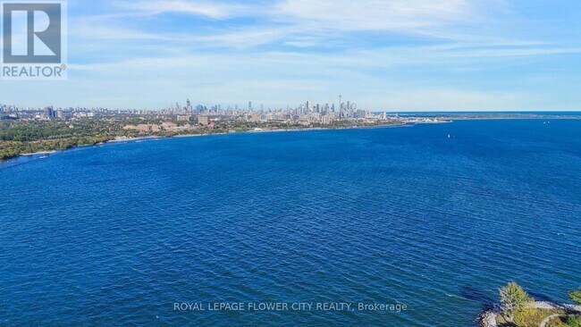 38 Annie Craig Dr in Toronto, ON - Building Photo - Building Photo