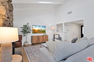 23027 Gainford St in Los Angeles, CA - Building Photo - Building Photo