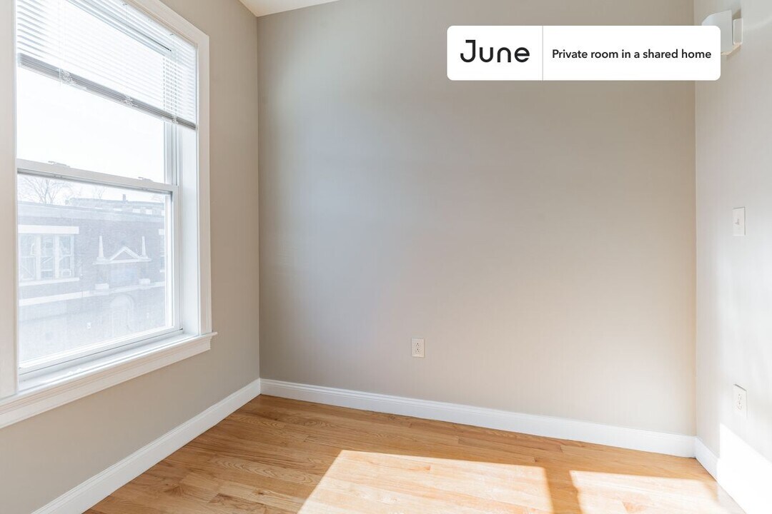 Private bedroom in 3 bed/1 bath Home in Boston, MA - Building Photo