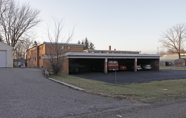 37 Heights Ave in Northfield, OH - Foto de edificio - Building Photo